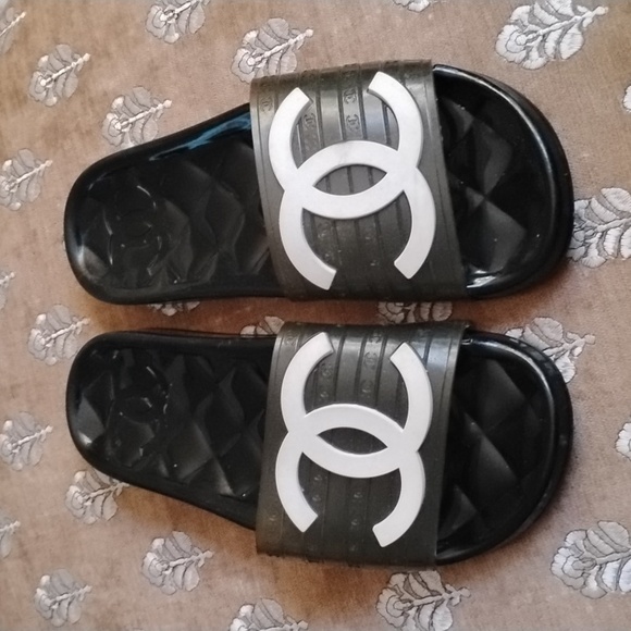 Authentic Chanel Women's Black and White Logo Slides - Picture 2 of 7
